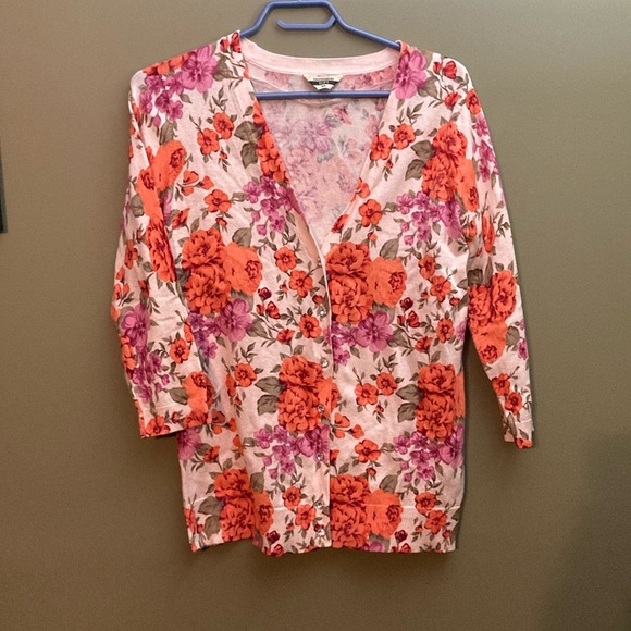 Denver Hayes soft pink and orange floral with clear buttons cardigan. - Picture 1 of 7